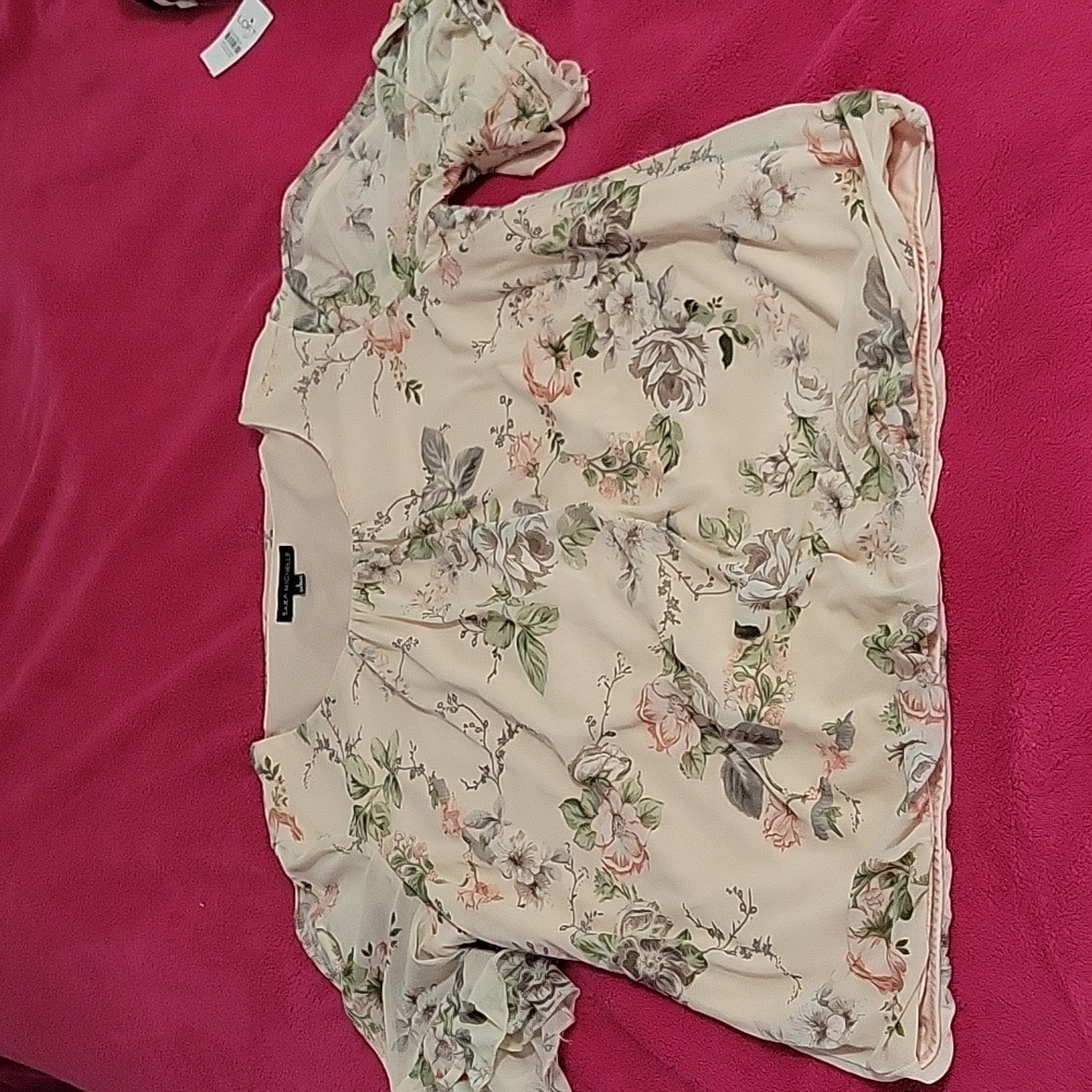 Pretty, romantic short sleeve blouse